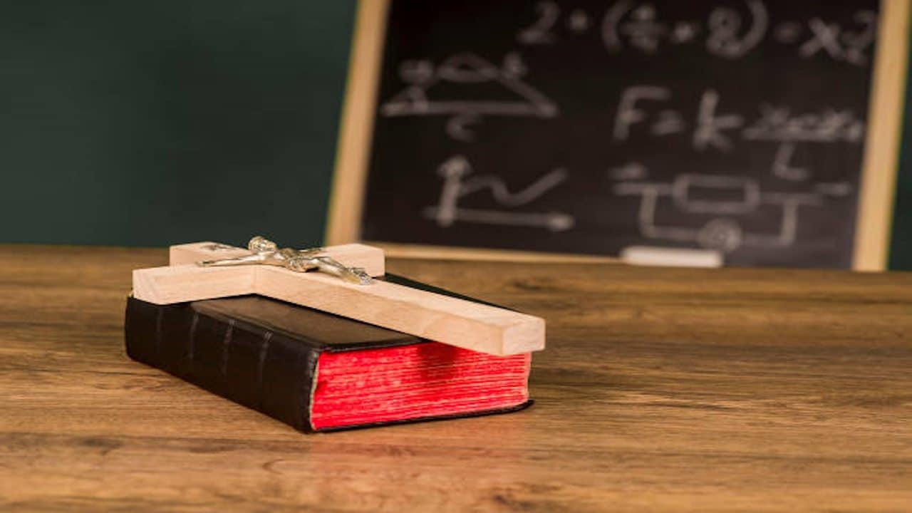 Il caso di Piacenza, nessuna ora di Religione Cattolica finchè non si nominano i docenti di alternativa Irc: “Sarebbe bene conoscere le reali motivazioni” Sabrina Maestri