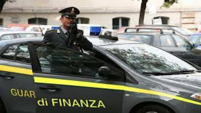 guardia-di-finanza-diplomi-falsi la 'fabbrica' dei diplomi falsi