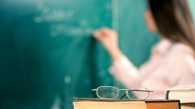 docenti Docente alla lavagna